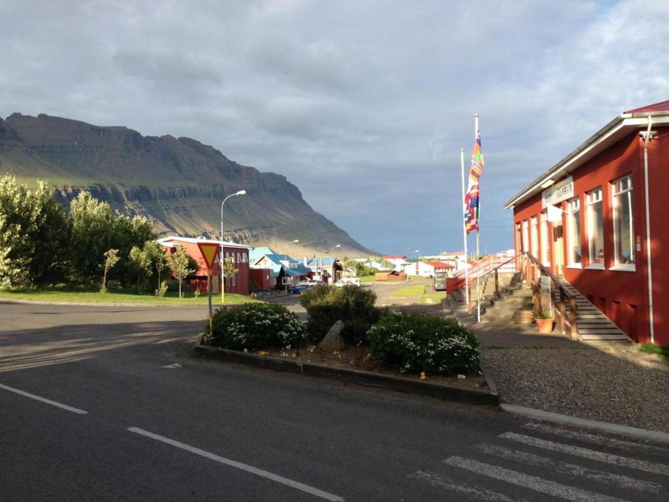 Hotel Post Breiddalsvik Exterior photo